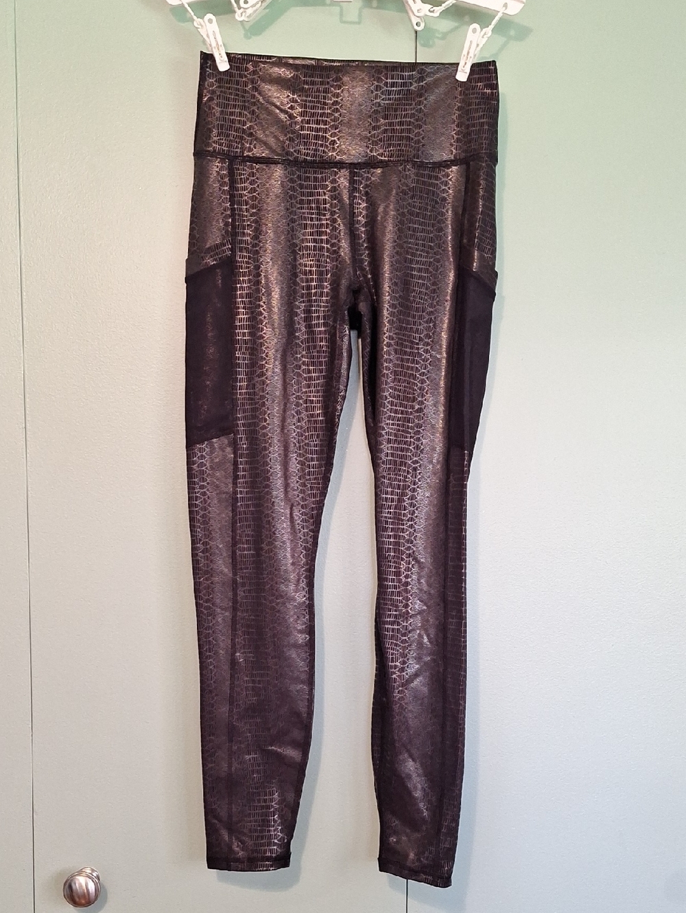 Fabletics Black Metallic Athletic Legging Size Small